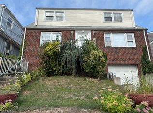 629 3rd St #2, Lyndhurst, NJ 07071
