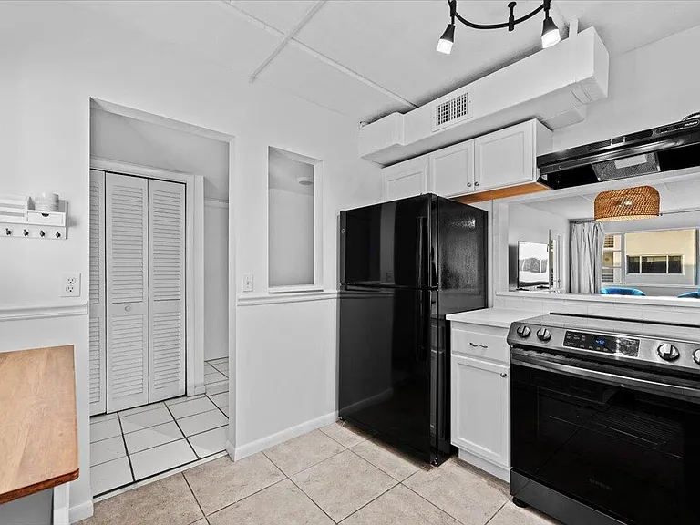 4500 N Flagler Dr #D16 — Photo 3