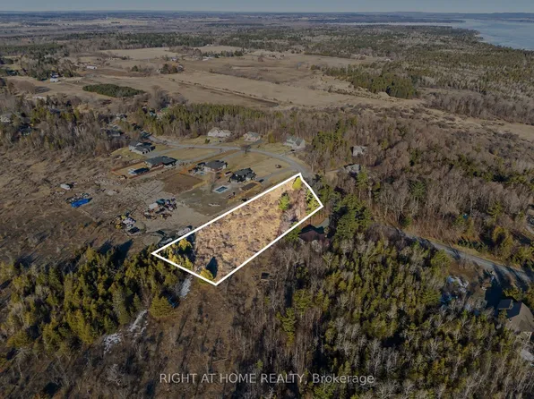 1041 Julia Ct, Ottawa, ON K0A 1T0