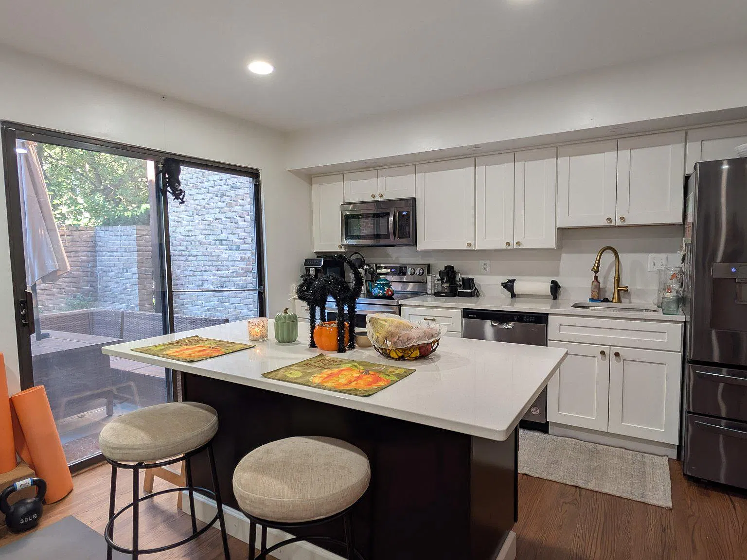 3 bed, 3.5 bath, 1760 sqft, $3,275 — Photo 4