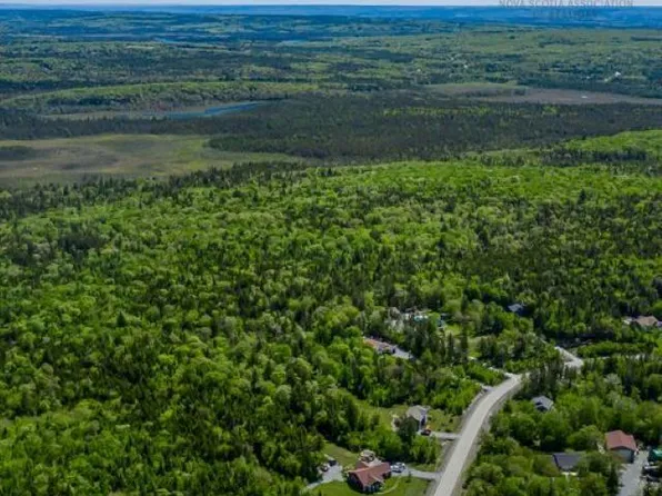 101 Moonlight Dr, Mount Uniacke, NS B0N 1Z0