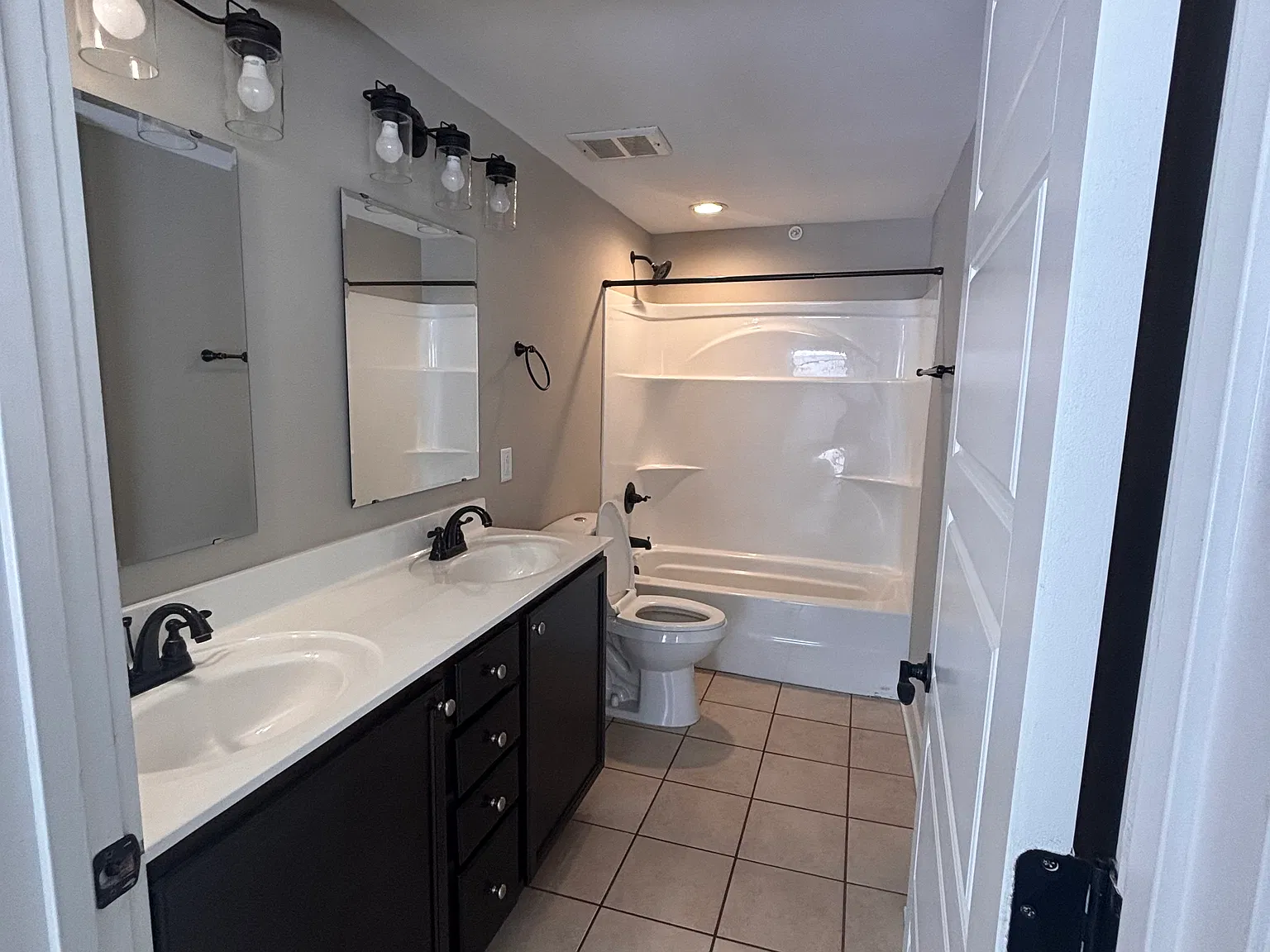 2 bed, 900 sqft, $1,500 — Photo 2
