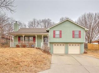 6531 NW Sioux Dr, Parkville, MO 64152