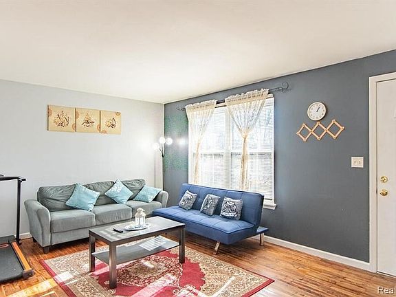 3rd image of 2163 Hemlock Dr #4