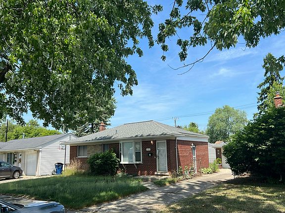 2nd image of 33724 Warren Rd