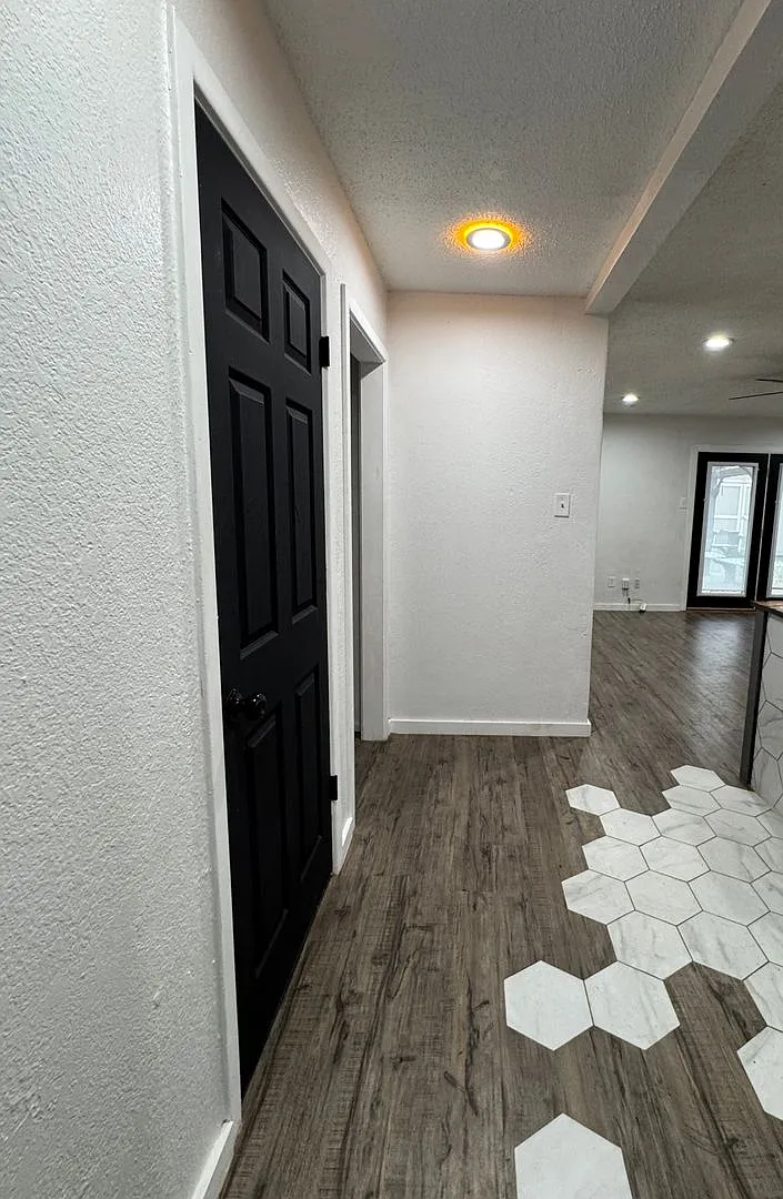 WOW! Gorgeous Remodeled 3/2 with Loft near LCU, Tech, Medical District! — Photo 3