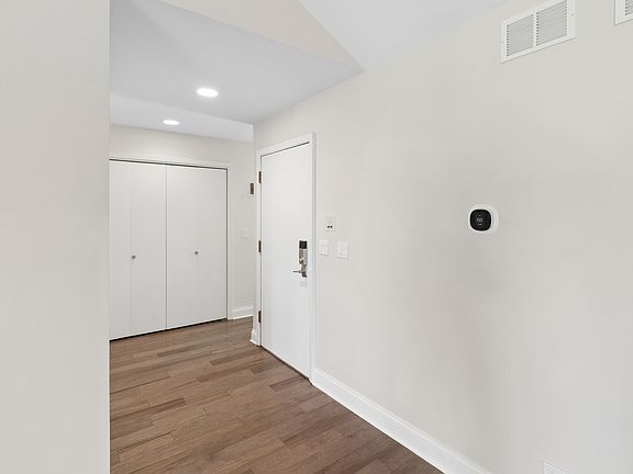 2nd image of 1659 N Belmont Ct Unit 1659