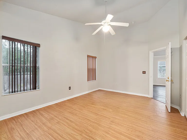 2114 NW 52nd Pl — Photo 17