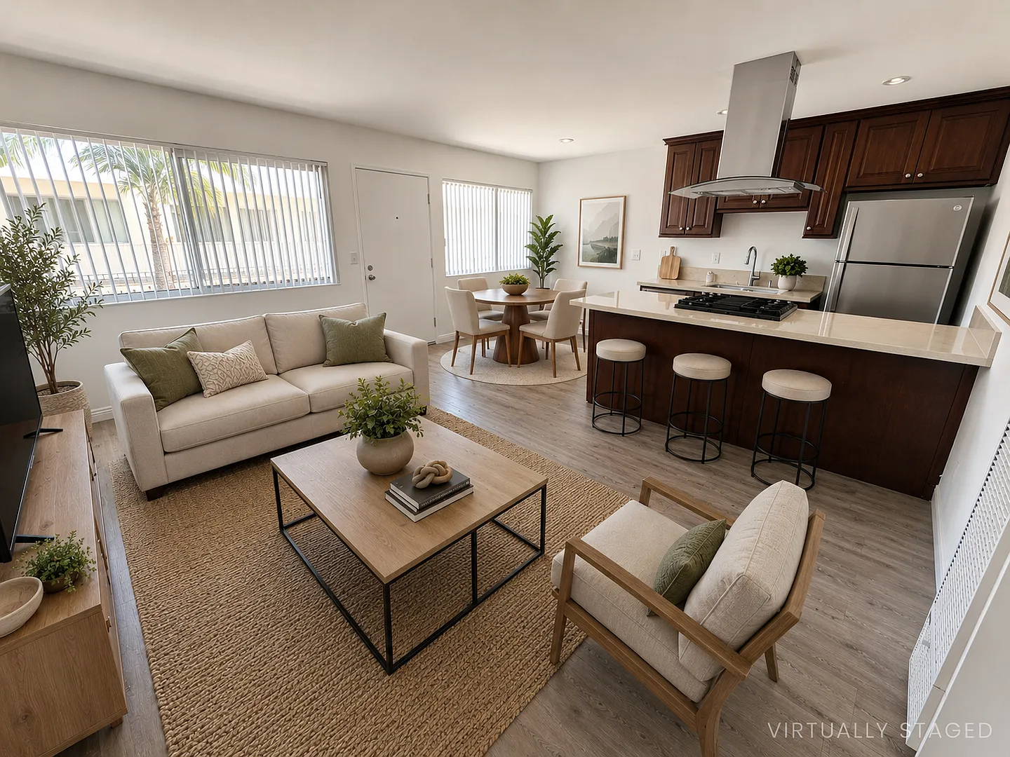 2210 Vanderbilt Ln — Photo 1