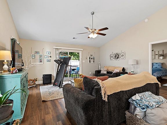 3rd image of 109 Dry Branch Ct