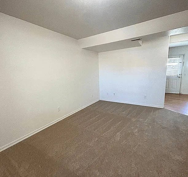 465 Taft — Photo 24