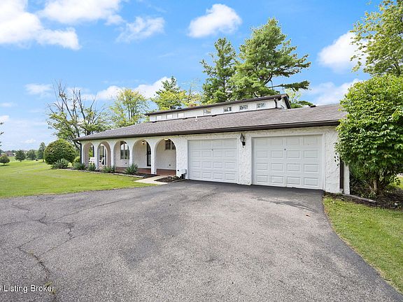 3rd image of 100 Roundtop Rd