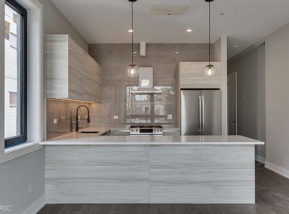 4th image of 2115 N Mozart St #1