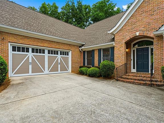 4th image of 1085 Waterbury Close