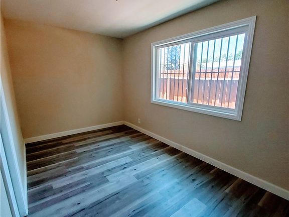 5th image of 944 N Crescent St