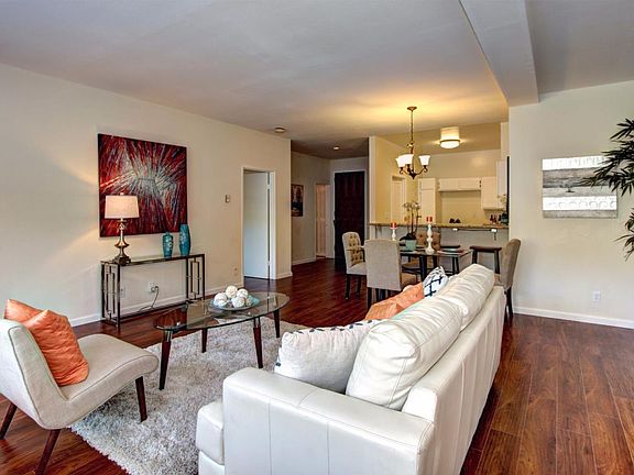 4th image of 2140 Santa Cruz Ave APT A105