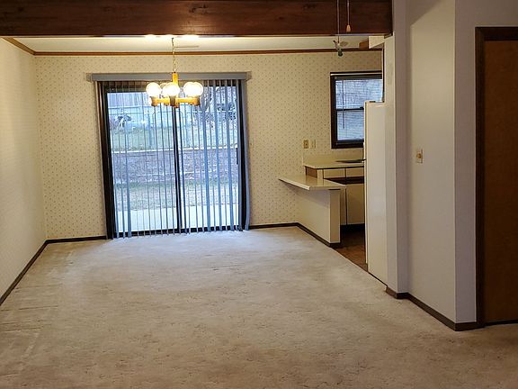 3rd image of 220 N Sunny Side Ct