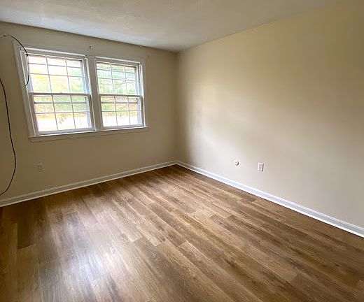 3rd image of 2 Trafalgar Dr #2B