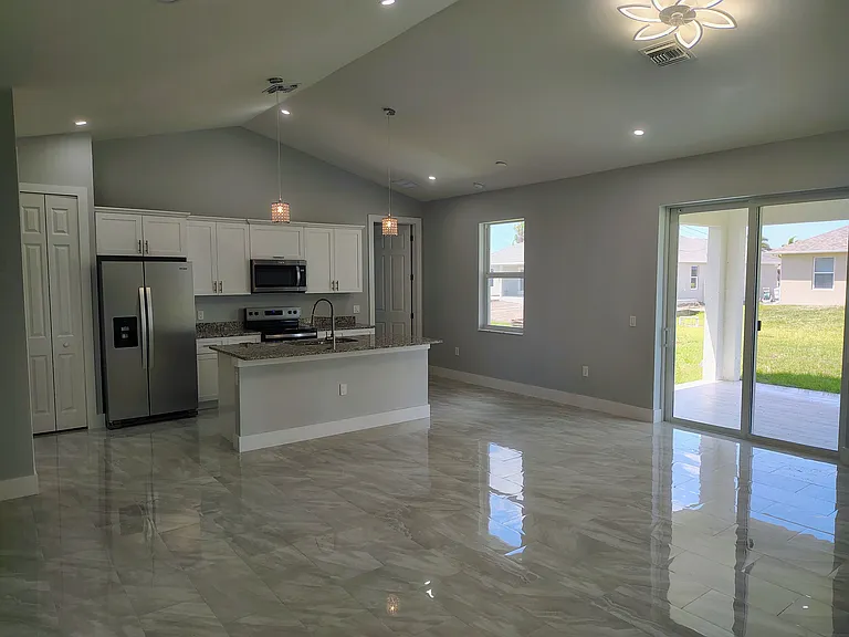 302 NW 25th Ave — Photo 3