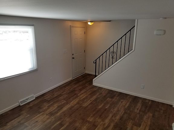 3rd image of 4982 Greenwood St
