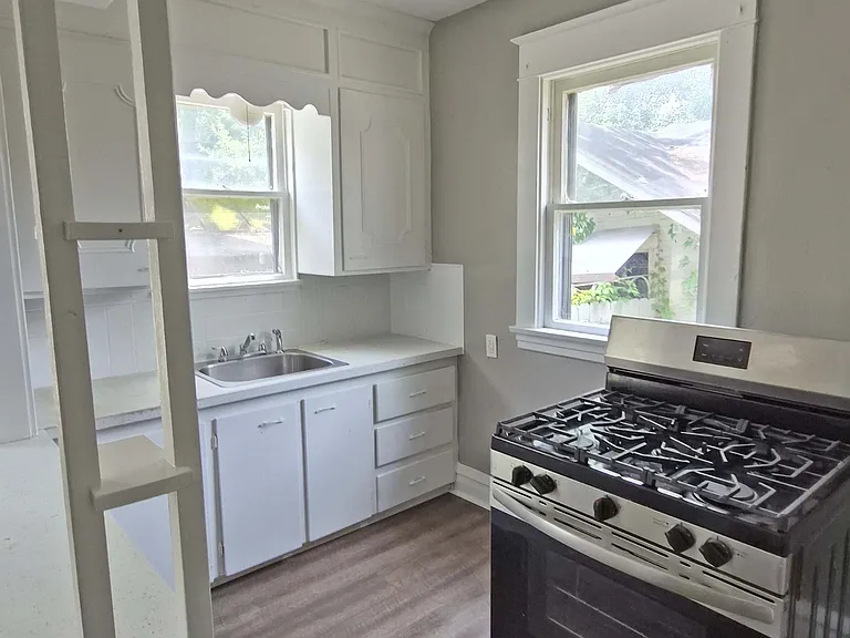2311 Oakwood Ave — Photo 5