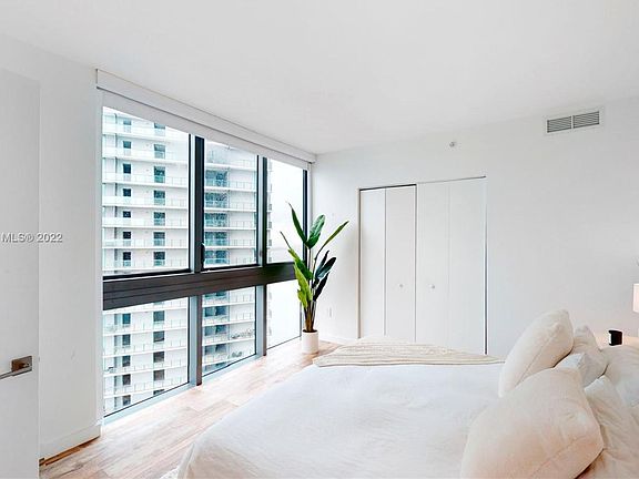 5th image of 650 NE 32nd St Penthouse 5