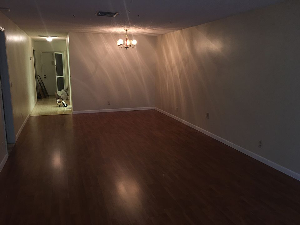 Dinning area no furniture