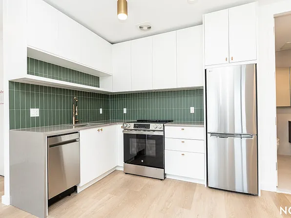 527 Grand Avenue image 1 of 22