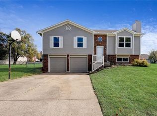 1413 SW Madison St, Lees Summit, MO 64081