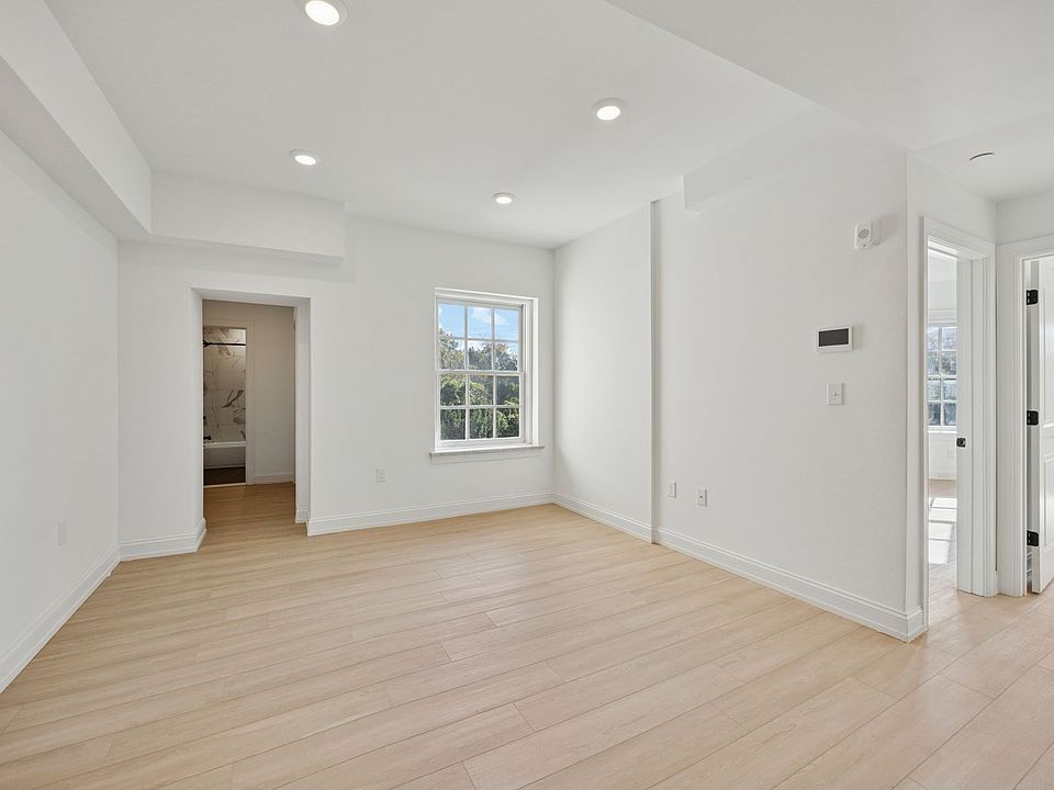1st image of 6399 Drexel Rd #4