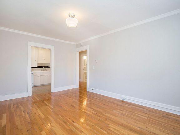 4th image of 502 Bellevue Ave E APT 304