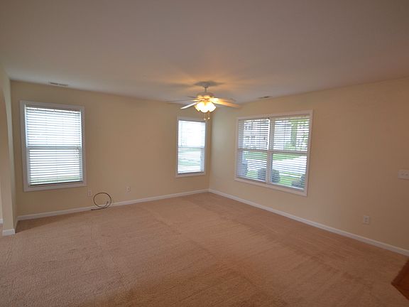 5th image of 807 Blue Lake Dr