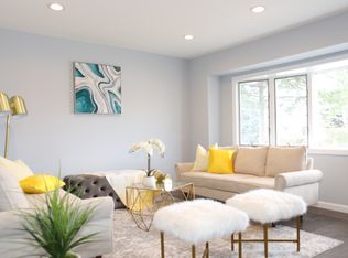 3 Washington Ave, Hicksville, NY 11801