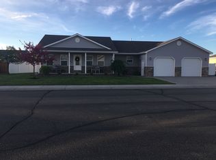 406 E Appaloosa Dr, Sugar City, ID 83448