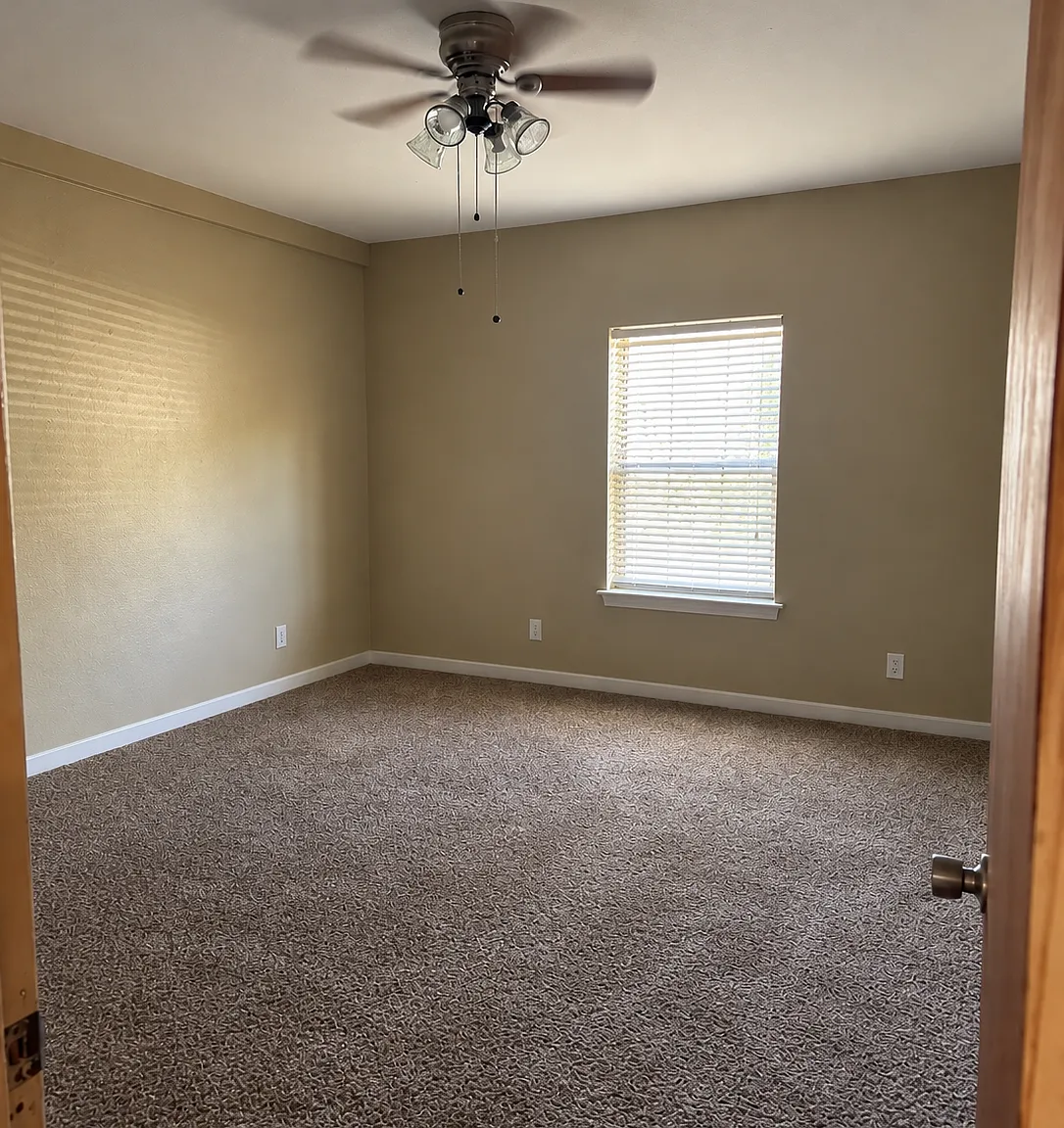 1095 Big Oaks Rd — Photo 3