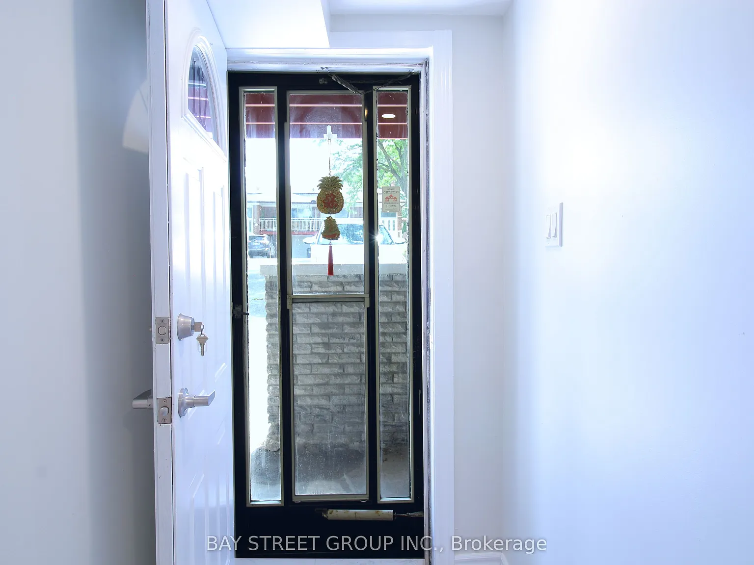 3 bed, $2,300 — Photo 3