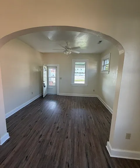 121 Richmond Ave — Photo 4