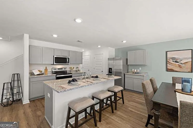 5 bed, 3.0 bath, 2511 sqft, $2,500 — Photo 4