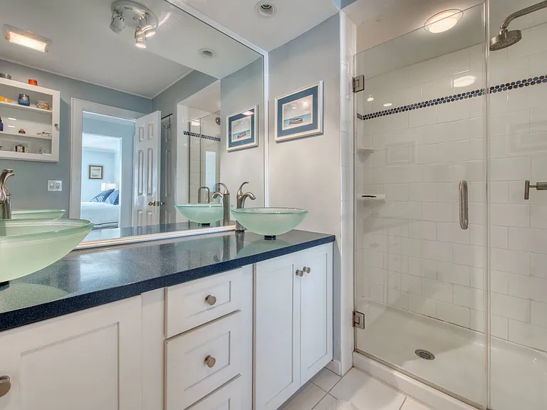 8 Oyster Point — Photo 11