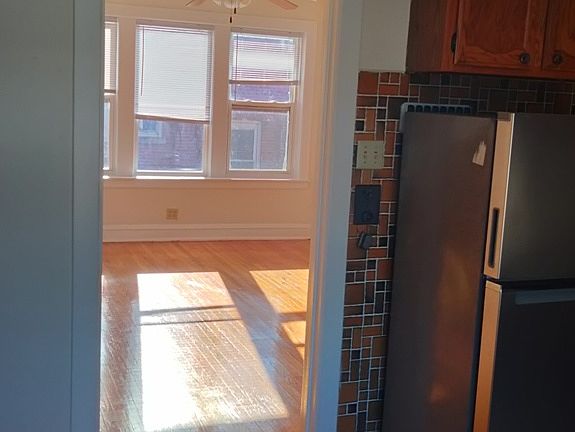 3rd image of 3121 W Foster Ave #3