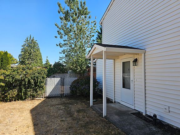 2nd image of 809 SE 153rd Ave #A