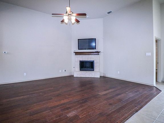 5th image of 3221 Royal Ct