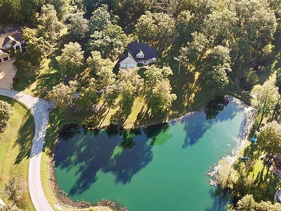 2nd image of 821 Whitcomb Woods Dr