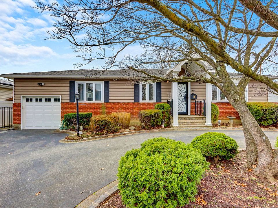 156 Jerusalem Avenue Massapequa NY 11758 Zillow