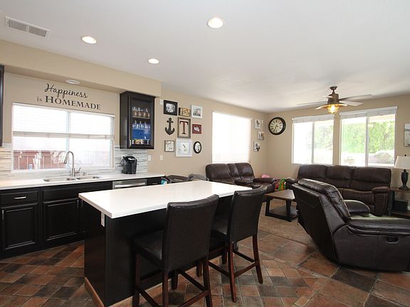 2nd image of 849 Esperanza Pl
