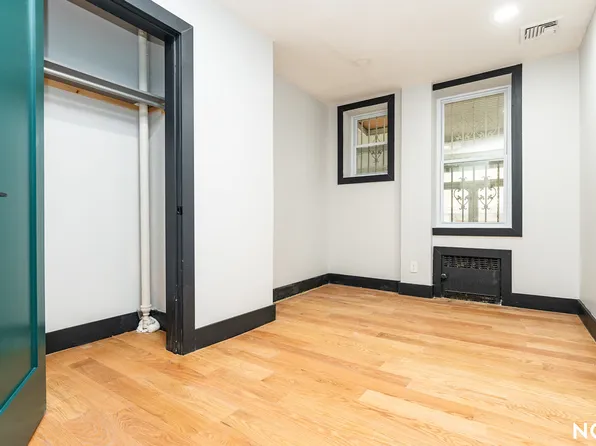 404 Onderdonk Avenue image 8 of 22