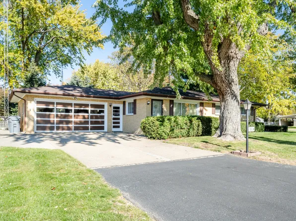 2781 N Trail Ln, Saint Joseph, MI 49085