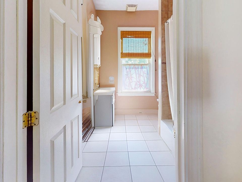 1st image of 233 Elliot St #1