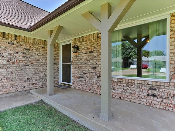 4th image of 400 S Silver Leaf Dr