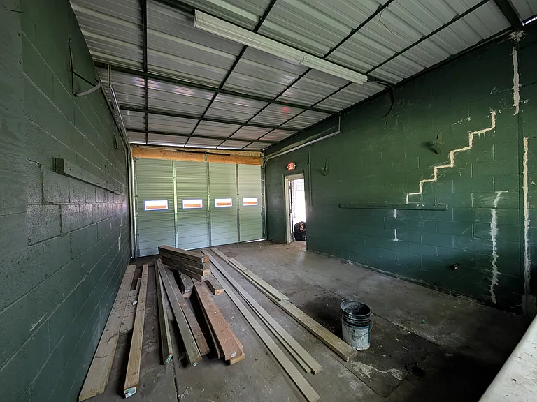 430 E Brockett St — Photo 5